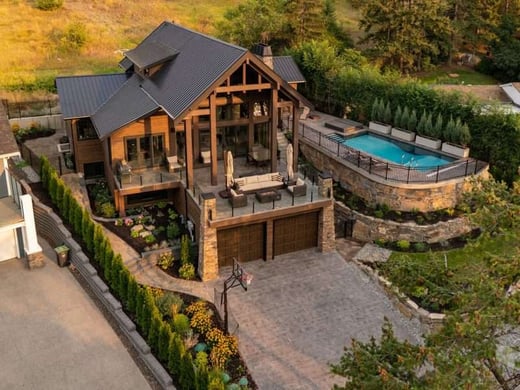 Modern_Timber_Frame_Home_Vernon_British_Columbia_05-800x600
